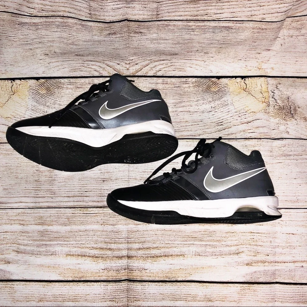 Nike Womens Air Visi Pro 5 shoes sz 7.5 Black and Gray
